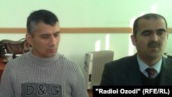 Muxolifatchi Zayd Saidovning hibsga olingan advokatlari Shuhrat Qudratov va Faxriddin Zokirov, Dushanbe, 2014 yil fevrali.