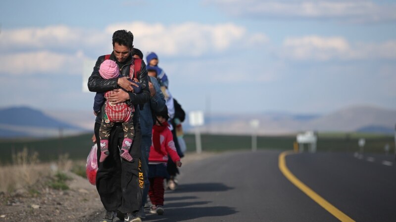 Шефиц: На Балканот чекаат околу 50.000 потенцијални мигранти