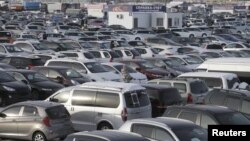 Piaţa de maşini din oraşul siberian Krasnoiarsk