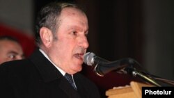 Armenia - Opposition leader Levon Ter-Petrosian speaks at a rally in Yerevan, 1Mar2012.