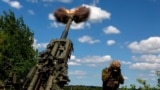 Українські військові активно застосовують М777. На фото: артилеристи ЗСУ на позиціях у Донецькій області, червень 2022 року