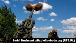 Українські військові активно застосовують М777. На фото: артилеристи ЗСУ на позиціях у Донецькій області, червень 2022 року