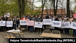 Під час протесту проти «карантину вихідного дня» у Львові, 11 листопада 2020 року