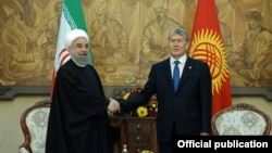 Иран президенти Хасан Роухани менен президент Алмазбек Атамбаев. 23-декабрь, 2016-жыл