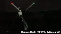 Український дрон-бомбардувальник Backfire на катапульті за декілька секунд до запуску, Ніч. Слов'янський напрямок, лютий 2026 року