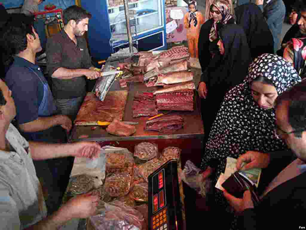 در ایران قیمت گوشت قرمز، گوشت مرغ و ماهی افزایش یافته است. عکس از فارس