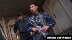 ИИМдин Күзөт кызматынын кызматкерлери. 