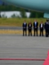 Президент Росії Володимир Путін йде назустріч президенту США Дональду Трампу на військовому аеродромі «Елмендорф-Річардсон» на Алясці, де вони зустрічаються, щоб обговорити припинення війни в Україні, 15 серпня 2025 року