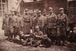 Украинские бойцы (сечевые стрельцы) во Львове. Ноябрь 1918 года