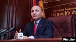 Հովիկ Աբրահամյան, արխիվ