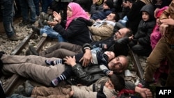 Migrantët dje e kanë zënë hekurudhën ndërmjet Greqisë dhe Maqedonisë në shenjë proteste për bllokimin e kufirit