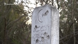 Человек на карте: Смотритель кладбищ в Чечне ухаживает за могилами людей разных конфессий