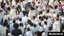 Архівне фото. Паломники-хасиди під час святкування іудейського нового року Рош-га-Шана. Умань, вересень 2015 рік