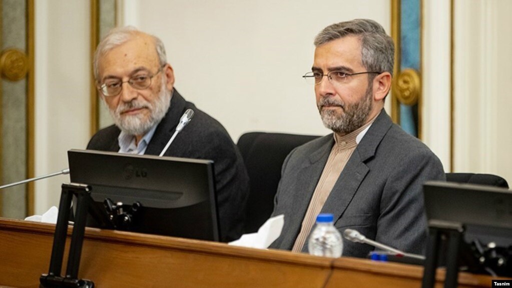 علی باقری‌کنی (راست) معاون جدید امور بین‌الملل و رئیس ستاد حقوق بشر قوه قضاییه در کنار محمدجواد لاریجانی.