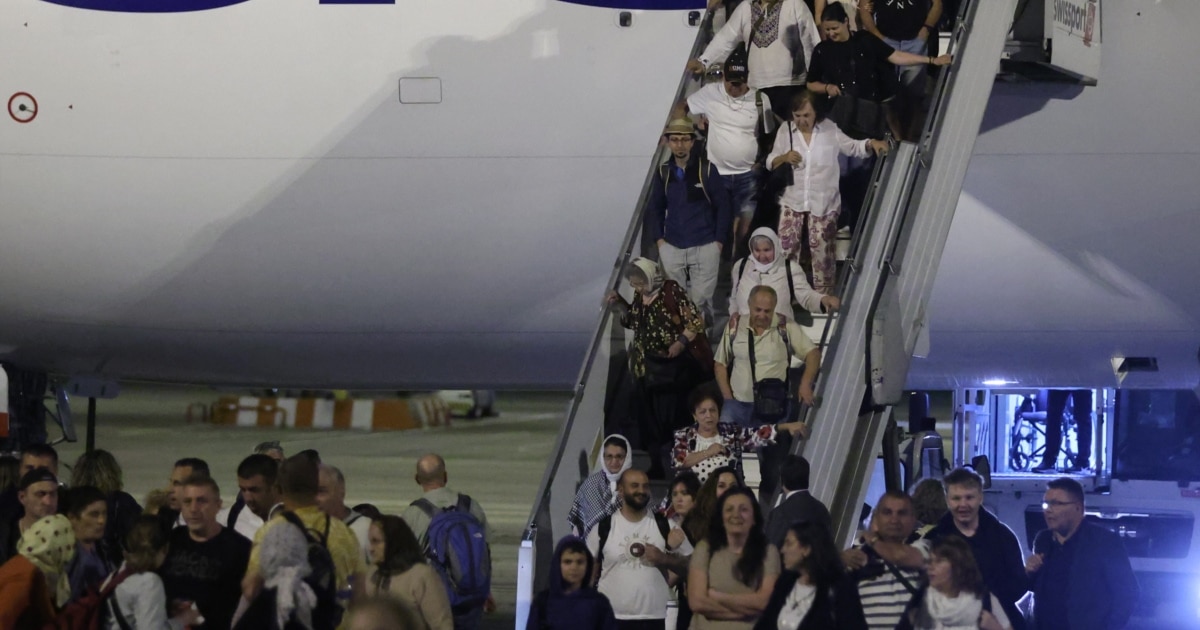 Българските власти евакуираха 148 души от Израел, сред които 89