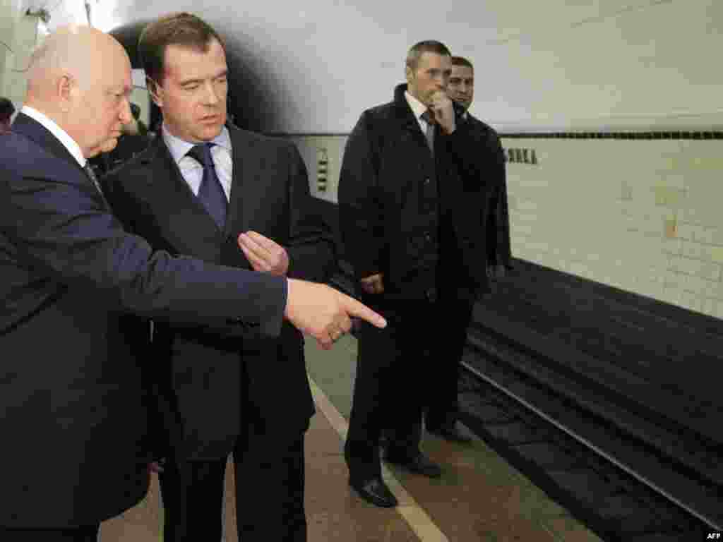 Predsjednik Dmitry Medvedev i gradonačelnik Moskve,Yuri Luzhkov 