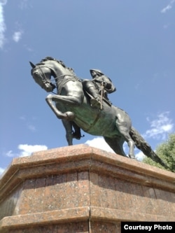 Памятник Петру I в Бийске