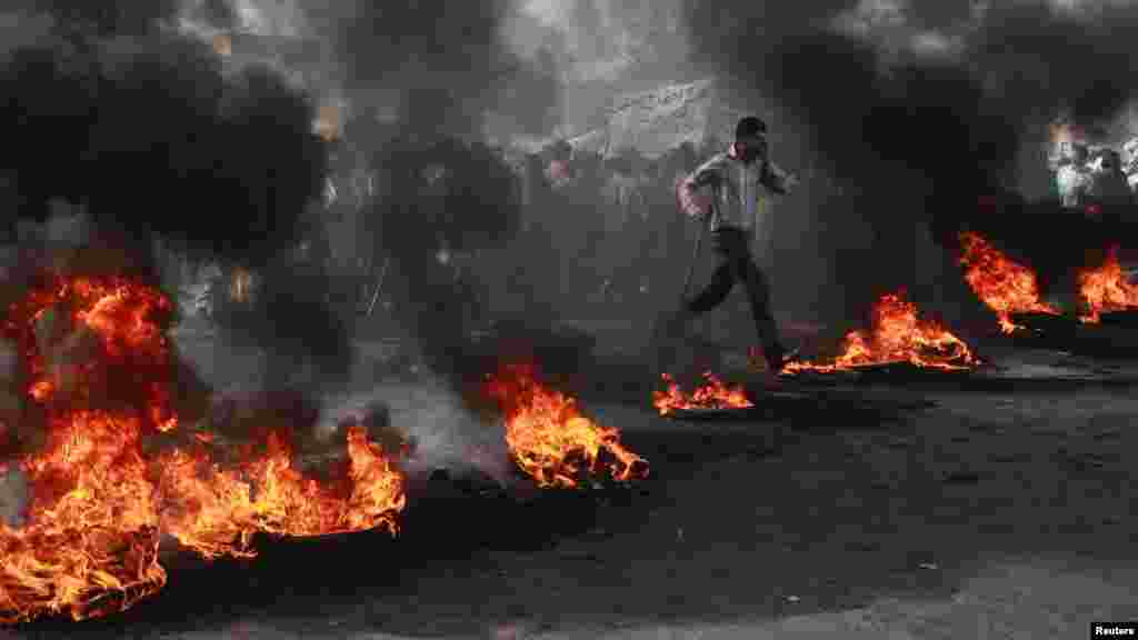 Pakistan - Antivladini protesti u Lahoreu, 28.03.2012. Foto: Reuters / Mohsin Raza 