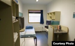 O celulă din închisoarea de la Haga, penitenciarul în care era ținut Karadzic până în 2021.