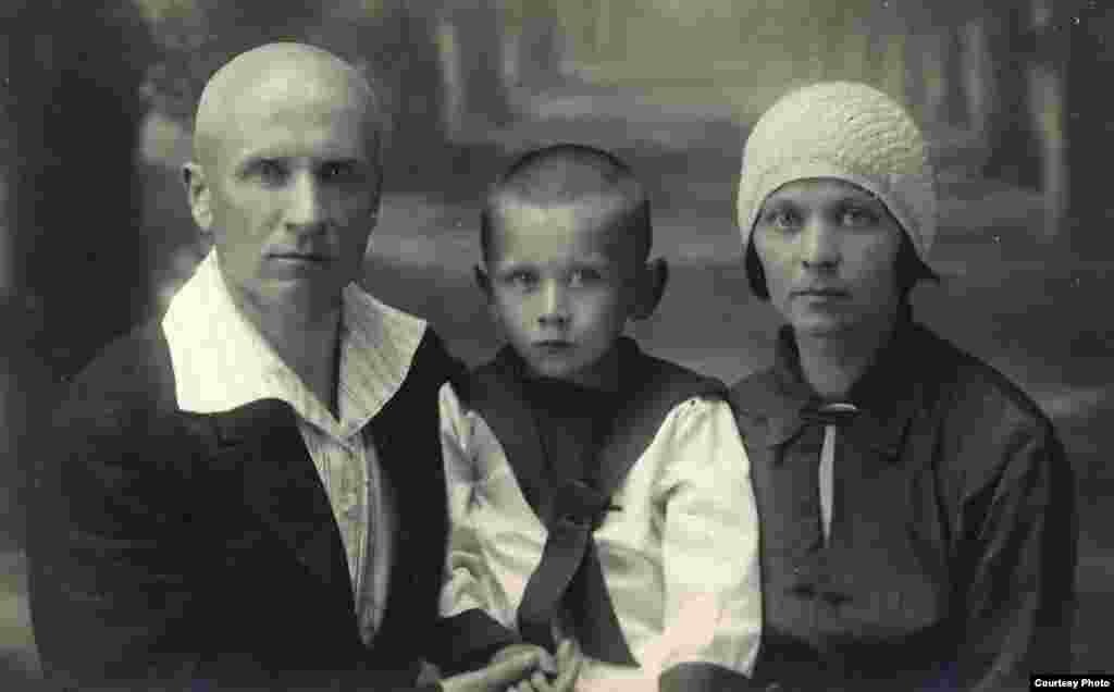 З бацькам і маці, Налінск, 8.07.1933