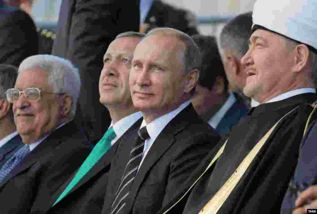 Açılışda Rusiya prezidenti V. Putin, Türkiyə prezidenti R.T. Erdogan və Fələstin lideri Mahmud Abbas da iştirak edib. &nbsp;