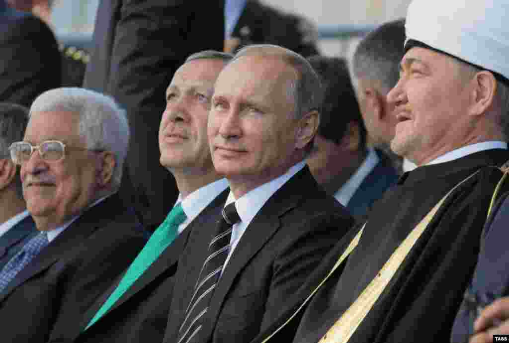 Açılışda Rusiya prezidenti V. Putin, Türkiyə prezidenti R.T. Erdogan və Fələstin lideri Mahmud Abbas da iştirak edib. 