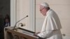 În mesajul său anual de pace, papa Francisc cere politicienilor să nu îi mai facă țapi ispășitori pe migranți
