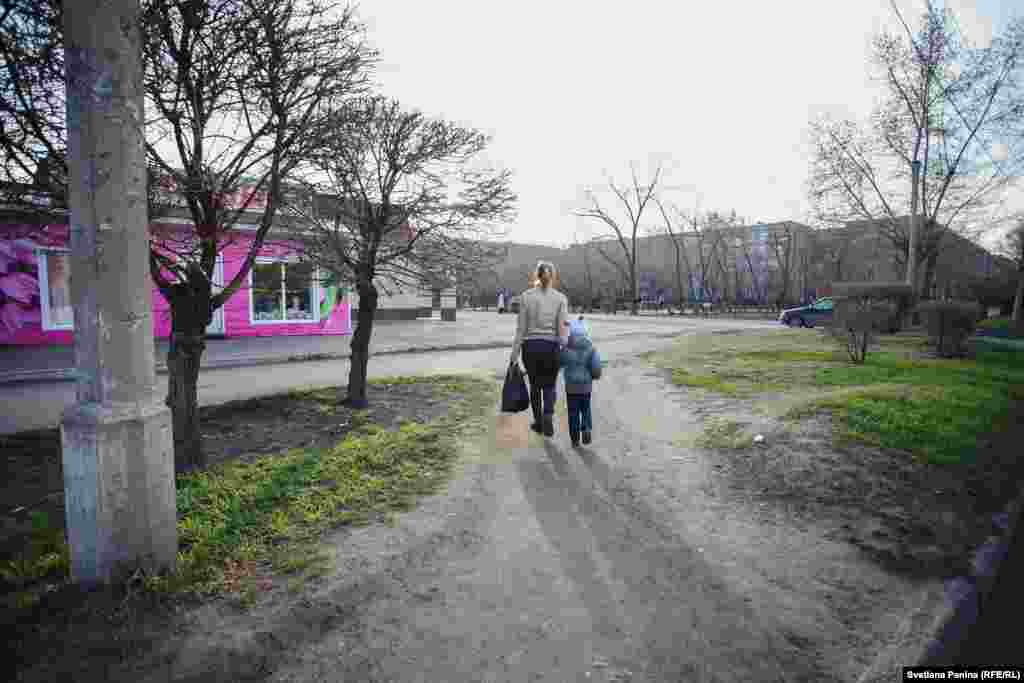 Alena and Vera are on their way to a private clinic. Vera cannot visit regular hospitals, since she is afraid of the crowds there. There are no specialized clinics for children with special needs; no discounts and no privileges. Alena cannot earn enough to pay for the tests because she spends all her time with Vera at home.