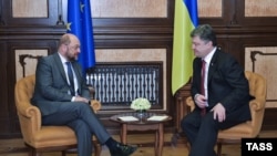 Глава Европарламента Мартин Шульц и президент Украины Петр Порошенко (слева направо).