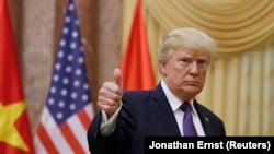 Президент США Дональд Трамп в Ханое до вылета на Филиппины. 12 ноября 2017 года.