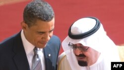 АҚШ Президенти Б.Обама (ч) ва Саудия Арабистони Қироли Абдулоҳ, Риёд ш., 2009 йил 3 июн.