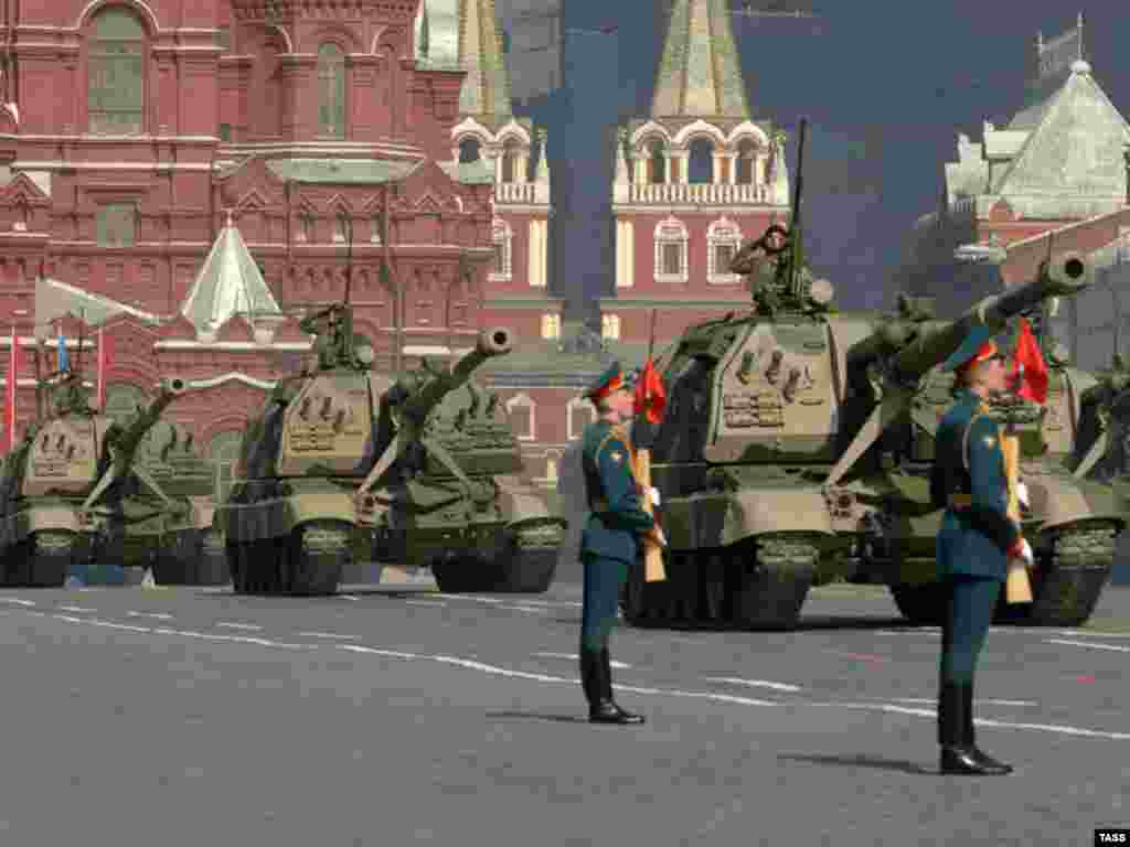 Rehearsing in Moscow ahead of the 2008 parade - The Russian military is gearing up for its May 9 parade marking the defeat of Nazi Germany in 1945. This year's parade will be the biggest show of strength in Red Square since the fall of communism -- and the latest move by the Kremlin to resurrect the military glory of the Soviet era.