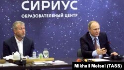 Роман Абрамович и Владимир Путин, архивное фото