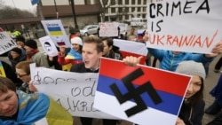 Акция протеста в столице Польши против вооруженной агрессии России в Крыму. Варшава, 2 марта 2014 года
