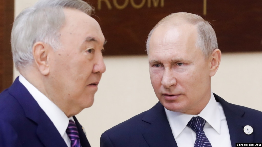Қазақстанның бірінші президенті Нұрсұлтан Назарбаев (сол жақта) және президент Ресей президенті Владимир Путин. 