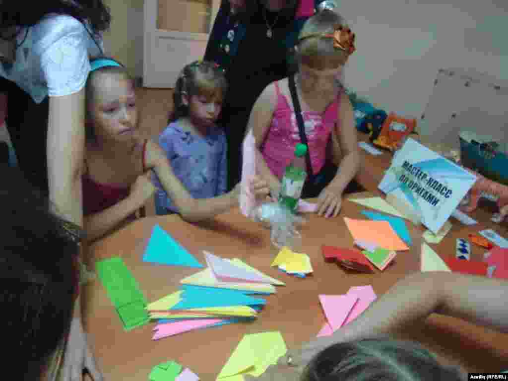 Балалар оригами дәресен ошатты