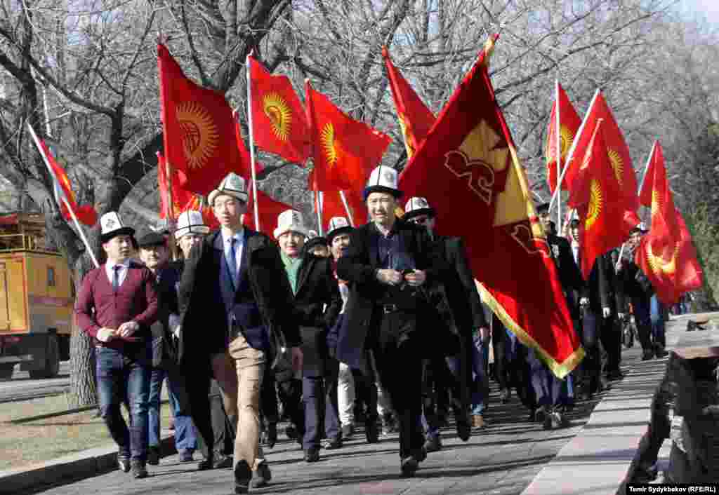 Өткөн жылы Жогорку Кеңеш 5-мартты Ак калпак жана улуттук кийимдер күнү деп жарыялаган.