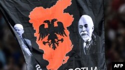 Zastava Velike Albanije na utakmici Srbija - Albanija u Beogradu; ilustrativna fotografija