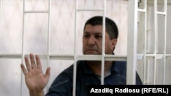Әзербайжандық журналист Аваз Зейнали сот залында. Баку, 3 қазан 2012 жыл.