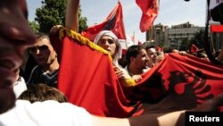 Архивска фотографија: Протести на албански невладини организации во Скопје на 10 мај 2010 година.
