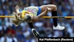 Архівне фото. Українська легкоатлетка Катерина Табашник, яка спеціалізується зі стрибків у висоту, під час змагань у Німеччині. Берлін, 10 серпня 2018 року