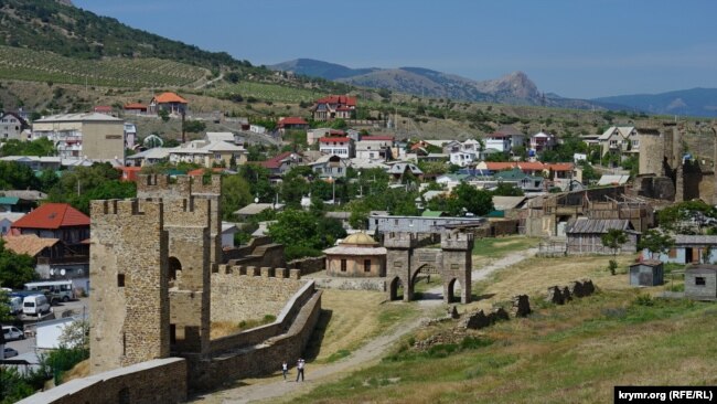 У фортеці на Дженевез-Кая (фотогалерея)