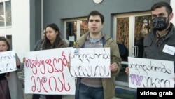 Акция протеста перед зданием телекомпании «Кавкасия»