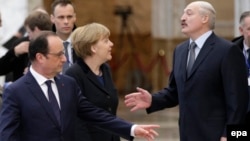 Александр Лукашенко и высокие европейские гости - Ангела Меркель и Франсуа Олланд - во время встречи в Минске 12 февраля