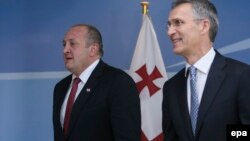 ՆԱՏՕ-ի գլխավոր քարտուղար Յենս Ստոլտենբերգն ու Վրաստանի նախագահ Գիորգի Մարգվելաշվիլին, Բրյուսել, 8-ը հունիսի, 2016թ.
