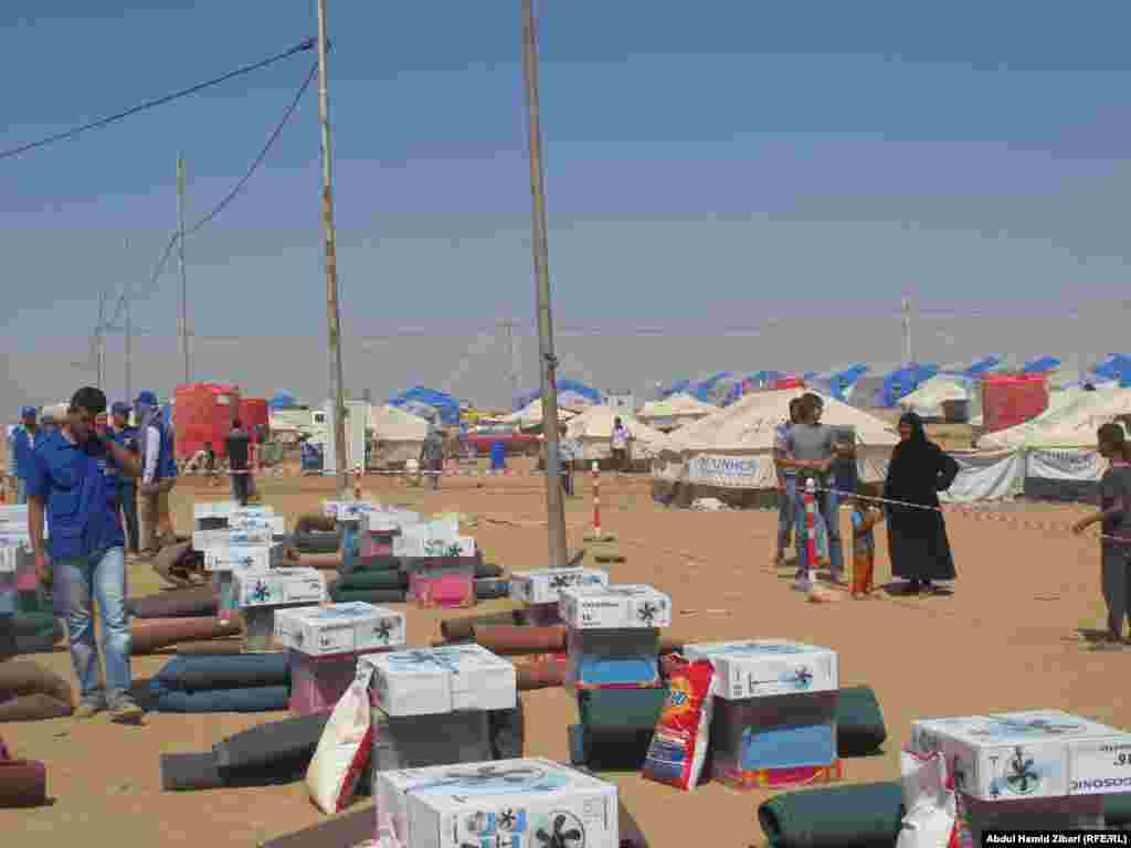 Лагерь для сирийских беженцев в Мосуле. 12 июня этого года город захватили боевики из группировки &quot;Исламское государство Ирака и Леванта&quot;