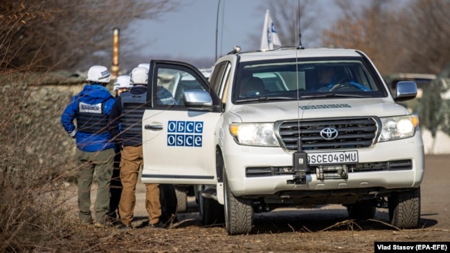 OSCE observers man a checkpoint in the Luhansk region. After the beginning of Russia's full-scale invasion of Ukraine in February, the OSCE evacuated about 500 observers of its mission that monitored the cease-fire in the region. (file photo)
