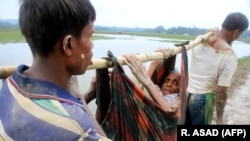 Бангладеш территориясына босып өткен мьянмалық рохиджа тобының өкілдері. 3 қыркүйек 2017 жыл.