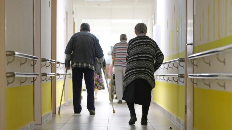 В Саратовской области из-за коронавируса закрывают на вход-выход дома престарелых, ПНД и дома ребенка