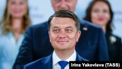 Дмитро Разумков на дострокових парламентських виборах 2019 року очолював партійний список «Слуги народу»